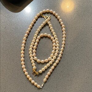 Elegant Pearl Necklace and Bracelet Set